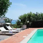Azzurra , Piscina, Parcheggio E Vista Mare 别墅