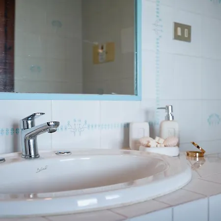 Azzurra , Piscina, Parcheggio E Vista Mare