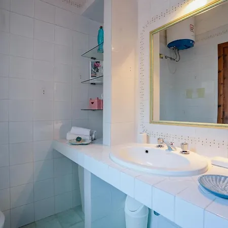 Azzurra , Piscina, Parcheggio E Vista Mare